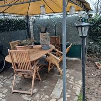 Gazebo con tavolo in legno