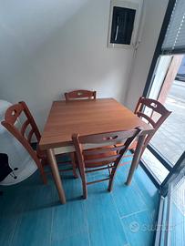 Tavolo con 4 sedie