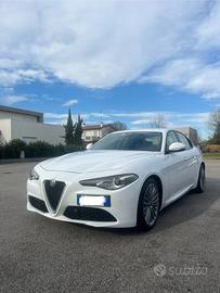 Alfa Romeo Giulia 2.2 180 cv - sport edition