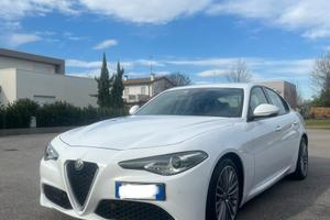 Alfa Romeo Giulia 2.2 180 cv - sport edition