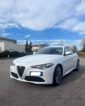 Alfa Romeo Giulia 2.2 180 cv - sport edition