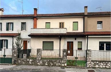 Immobile in asta di 122 m² con più di 5 locali a C