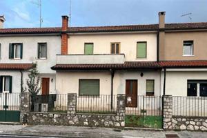 Immobile in asta di 122 m² con più di 5 locali a C