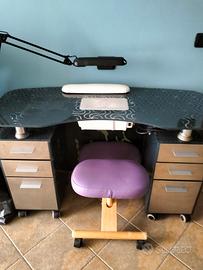 Tavolo per ricostruzione unghie 