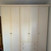 Armadio bianco per camera da letto