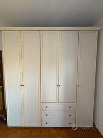 Armadio bianco per camera da letto
