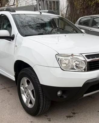 Dacia Duster 1.6 110CV con gancio traino
