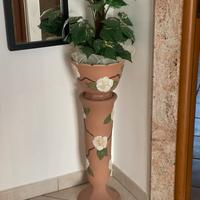 Colonna con vaso in terracotta