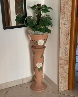 Colonna con vaso in terracotta