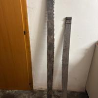 coppia di antiche lame da sega