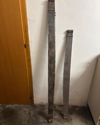 coppia di antiche lame da sega