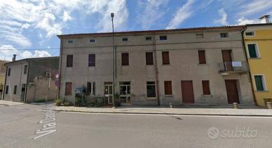 Immobile in asta di 228 m² con più di 5 locali e b