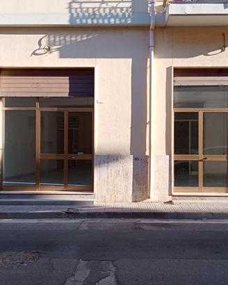 Locale magazzino/deposito 76 mq con doppia vetrina