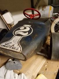 Macchinina a pedali MG Lotus