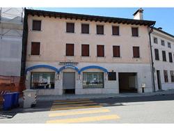 Immobile commerciale ad Aiello del Friuli in Centr