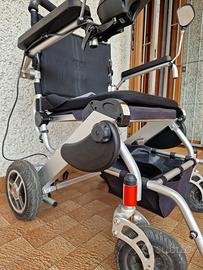 Carrozzina elettrica compatta