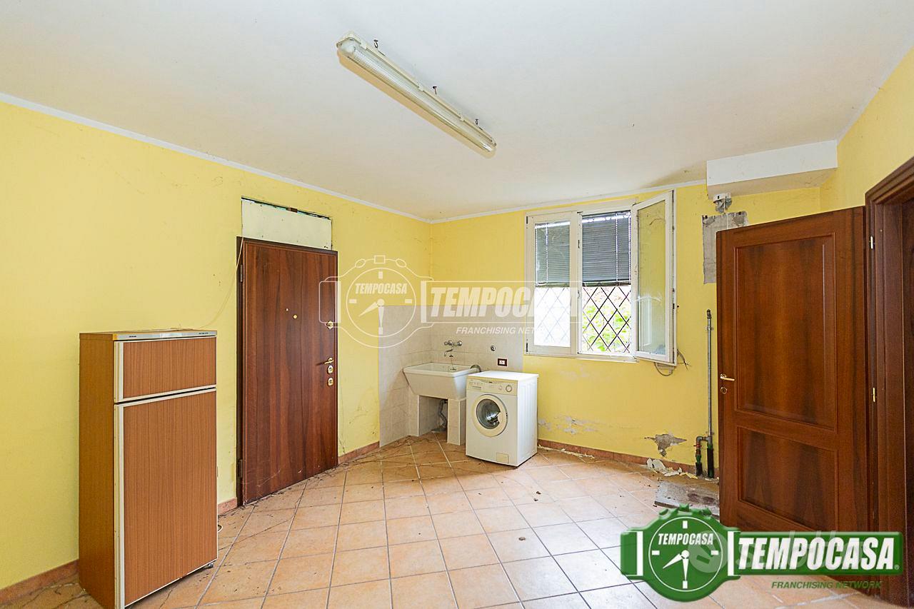 VILLA SINGOLA CON GIARDINO E BOX TRIPLO - Vista 4