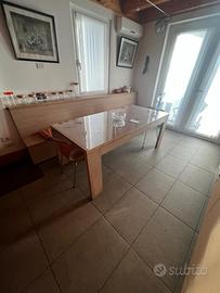 Tavolo in legno massello di rovere con cassetti