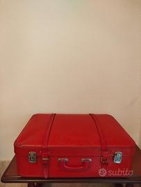 Valigia Vintage Rossa in Pelle – Interni Perfetti 