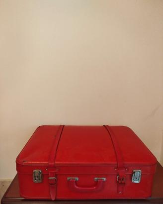 Valigia Vintage Rossa in Pelle – Interni Perfetti 