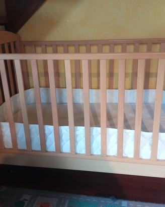 Lettino con sbarre in legno