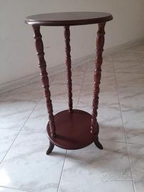 Tavolino a colonna in legno.