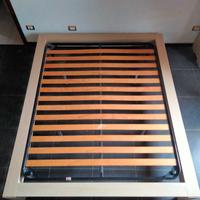 struttura letto matrimoniale con rete a doghe