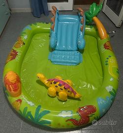 Piscina dinosauri per bimbi