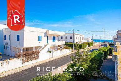 bifamiliare vista mare San Foca