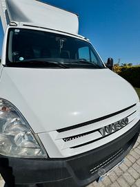 Iveco Dayli con sponda