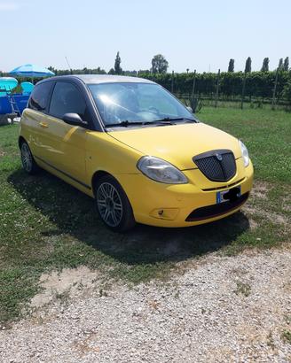 Lancia Ypsilon Multijet MOMO DESIGN 