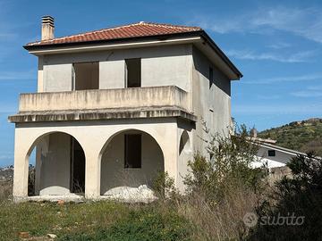 Fabbricato in zona Case Bianche