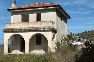 Fabbricato in zona Case Bianche