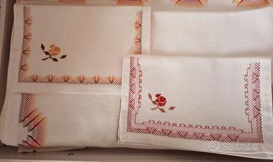 2 Porta posate-porta tovaglioli ricamati 