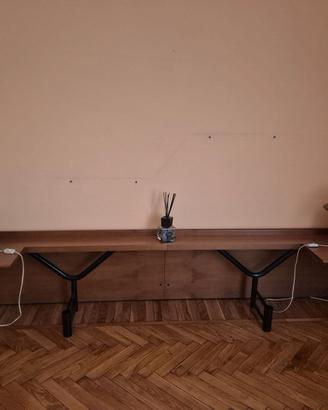 Testiera letto con mensole color noce