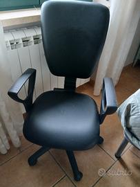 scrivania e poltrona