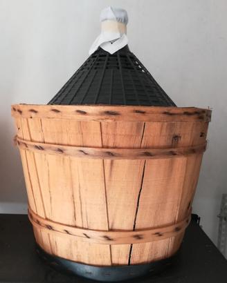 damigiana da 34 litri.