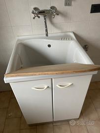 Lavatoio in ceramica con mobiletto