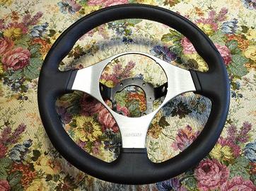 Mitsubishi Lancer EVO8-9 volante Momo