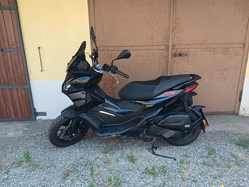 aprilia sr gt 125 