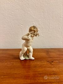 Angelo in posa (porcellana)