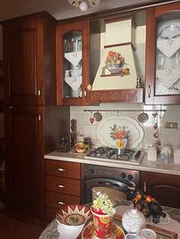 Cucina in legno stile classico