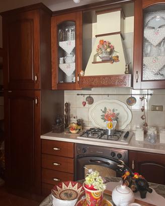 Cucina in legno stile classico