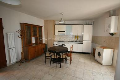 AP307 - Bettolle appartamento con ingresso