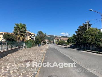 LOCALE COMMERCIALE A CERRELLI