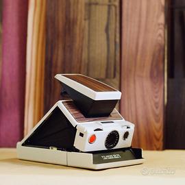Polaroid Sx-70 Bianca con skin in legno