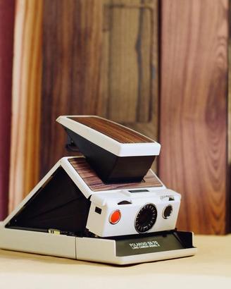 Polaroid Sx-70 Bianca con skin in legno