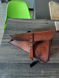 Piccola borsa laterale per moto MAXLEATHERSTUFF