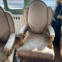 divani e poltroncine d'epoca