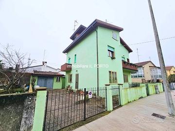 Appartamento di 160 m² con 3 locali e box auto a C